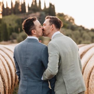 🇮🇹 ‘L’Amore è una cosa meravigliosa’ Oggi vi mostro la bellezza delle Fattorie Santo Pietro a San Gimignano dove Manuel & Dyego hanno celebrato e festeggiato il loro matrimonio ecosostenibile. 🇬🇧 ‘Love is a wonderful thing’ Today I show you the beauty of the Fattorie Santo Pietro in San Gimignano where Manuel & Dyego have celebrated their eco-sustainable wedding. 

📍 Rossella Celebrini Events
Luxury Experiences in Tuscany
www.rossellacelebrinievents.it

📍 Flower & Wedding Designer 
Rossella Celebrini @ale_tozzi.66 @avataneoarte 

📍 Wedding Venue Fattorie Santo Pietro
@fattoriesantopietro 

📍 Wedding Photographer Marcella Schneider @lelaschneider 

📍 Wedding Videomaker @films.verso 

📍 Wedding Music Artisti del Divertimento @wedddingartists 

Grooms Manuel & Dyego @manu.inde 

#RossellaCelebriniEvents #LuxuryExperiencesinTuscany #LuxuryExperiences #RossellaCelebrini #WeddingPlanner #ItalianWeddingPlanner #TuscanyWeddingPlanner #TuscanyWedding #SameSexWedding #SameSex #WeddingGay #GayWedding #GayWeddingPlanner #GayWeddingPlannerUk #Sposi #GroomsMen #MatrimonioGay #Sposarsi #UnioniCivili #CivilUnions #MatrimonioEcosostenibile #EcoWedding #Ecosostenibile #MatrimoniodaFavola #FattorieSantoPietro #WeddingVenue #DestinationWedding